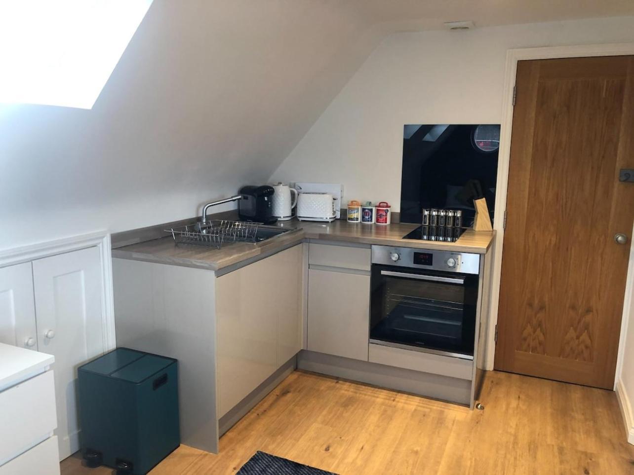 Cosy Loft Just Off Vibrant Mill Rd Cb1 - Walk To Station And Centre *